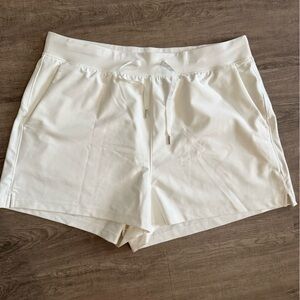 Old Navy Active High-Rise PowerSoft Shorts | Size L | Cream
